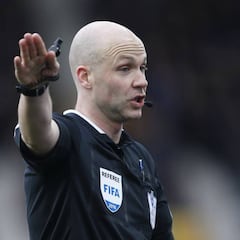 How much does a referee make in the Premier League?