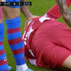El cruce de cables inexplicable de Dani Alves que le costó la roja