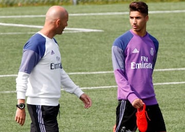 Zidane and Achraf at Real Madrid training.