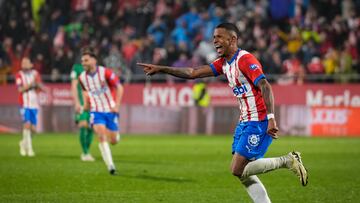 GIRONA (CATALU?A), 09/03/2024.- El delantero brasile?o del Girona S¨¢vio Moreira celebra tras anotar un gol durante un partido de la jornada 28 de LaLiga que Girona FC y Atl¨¦tico Osasuna disputan este s¨¢bado en el estadio de Montilivi, en Girona. EFE/ David Borrat