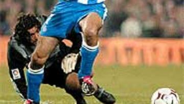 <b>SÓLO ANTE EL PELIGRO.</B> Makaay es el único delantero deportivista apto para el encuentro.