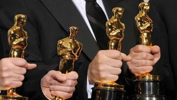 Estatuilla de los Oscar: de qu&eacute; est&aacute; hecha, peso, cu&aacute;nto vale y qu&eacute; sostiene entre las manos