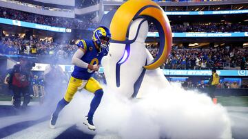 INGLEWOOD, CALIFORNIA - DECEMBER 21: Matthew Stafford #9 of the Los Angeles Rams takes the filed prior to the game against the New Orleans Saints at SoFi Stadium on December 21, 2023 in Inglewood, California. Kevork Djansezian/Getty Images/AFP (Photo by KEVORK DJANSEZIAN / GETTY IMAGES NORTH AMERICA / Getty Images via AFP)