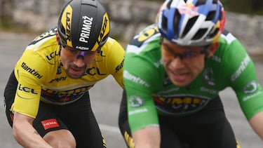 Jumbo-Visma's Belgian rider and best sprinter's green jersey Wout Van Aert (R) and Jumbo-Visma's Slovenian rider and overall leader's yellow jersey Primoz Roglic (L) take part in a breakaway during the 8th stage of the 80th Paris - Nice cycling race, 116