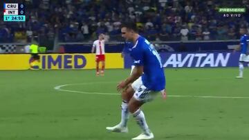 Argentine player’s heartbreaking reaction goes viral after knee injury