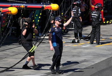 Max Verstappen salió de boxes para saludar al público reunido en el circuito de Albert Park en Melbourne, Australia. 
