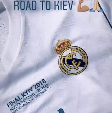 La hija de Hierro muestra la camiseta del Madrid para Kiev.