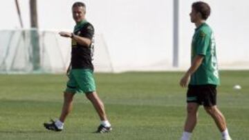 El entrenador del Elche, Fran Escribá, durante un entrenamiento,