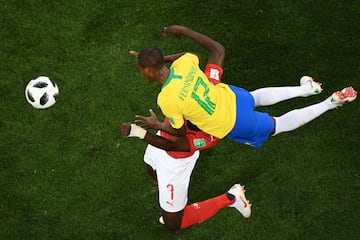 Fernandinho y Breel Embolo.