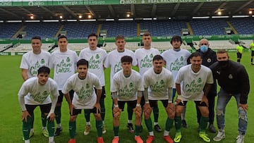 Los jugadores del Rayo Cantabria muestran su apoyo a Cañizo.
