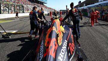 SUZUKA, JAPAN - OCTOBER 13: Alexander Albon of Thailand and Red Bull Racing prepares to drive on the grid before the F1 Grand Prix of Japan at Suzuka Circuit on October 13, 2019 in Suzuka, Japan. (Photo by Mark Thompson/Getty Images)