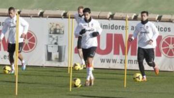 Costa, en el centro, durante el entreno.