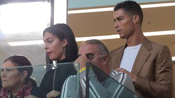Cristiano, ayer en el partido de Champions de la Juventus en Delle Alli junto a Georgina.