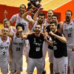 El Bilbao reacciona como el Betis y da un zarpazo en Murcia