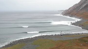 Gony Zubizarreta y Marlon Lipke surfean una escondida y fría ola en Noruega