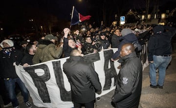 Ofensiva conjura de los ultras del PSG en el recibimiento a su equipo