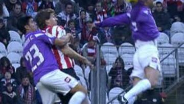 <b>MINUTO 1. </b>Aythami agarra a Llorente. Penalti no señalado.