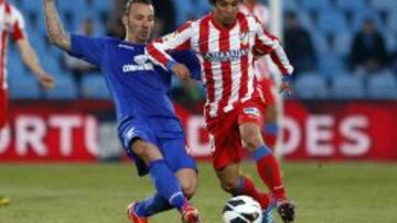 Óliver salva una entrada de Alexis.