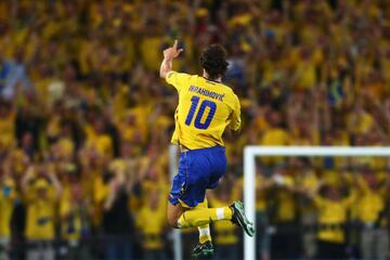 Zlatan Ibrahimovic celebrates scoring the opening goal during the UEFA EURO 2008 Group D match between Greece and Sweden