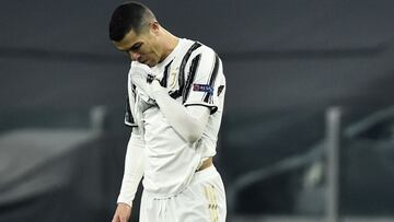 Soccer Football - Champions League - Round of 16 Second Leg - Juventus v FC Porto - Allianz Stadium, Turin, Italy - March 9, 2021 Juventus&#039; Cristiano Ronaldo looks dejected after FC Porto&#039;s Sergio Oliveira scored their first goal REUTERS/Massimo