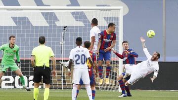 Soccer Football - La Liga Santander - FC Barcelona v Real Madrid - Camp Nou, Barcelona, Spain - October 24, 2020 Real Madrid&#039;s Sergio Ramos is fouled in the penalty by Barcelona&#039;s Clement Lenglet and a penalty is awarded REUTERS/Albert Gea