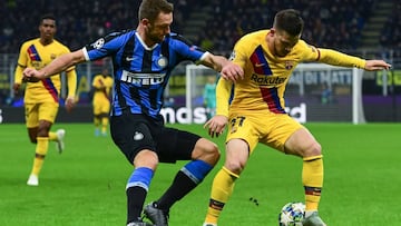 Inter Milan&#039;s Dutch defender Stefan de Vrij (L) and Barcelona&#039;s Spanish forward Carles Perez go for the ball during the UEFA Champions League Group F football match Inter Milan vs Barcelona on December 10, 2019 at the San Siro stadium in Milan. 