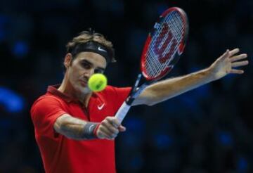 Roger Federer desplegó toda su artillería para aguantar a Stanislas Wawrinka y jugar una nueva final del Master.