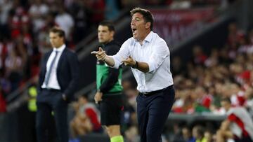 Berizzo, dando instrucciones a sus jugadores frente al Real Madrid.