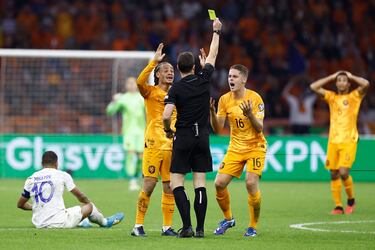 Koeman señala a Simons