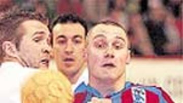 El Barça se paseó ante el Arrate.