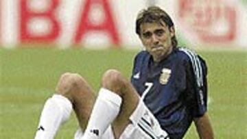 <B>PIOJO EN LÁGRIMAS</B>. Claudio López se derrumbó tras la eliminación. El delantero fue uno de los más activos de la selección argentina.