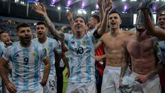 Argentina&#039;s Lionel Messi (C) and teammates celebrate after winning the Conmebol 2021 Copa America football tournament final match against Brazil at Maracana Stadium in Rio de Janeiro, Brazil, on July 10, 2021. - Argentina won 1-0. (Photo by CARL DE SOUZA / AFP)