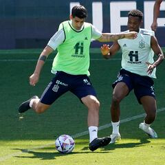 Puerta entreabierta a jugar esta noche con falso nueve