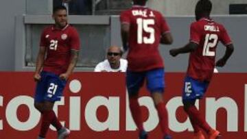 El jamaicano David Ramirez celebra su gol con sus compañeros.