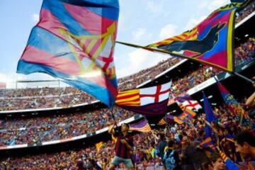 Ambientazo en el Camp Nou.