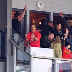 El Wrexham de Ryan Reynolds y Rob McElhenney hace historia en el fútbol de Inglaterra