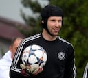 El Chelsea anuncia que Cech ha sido operado de su luxación