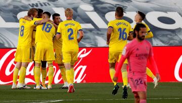 Los jugadores del C&aacute;diz celebraron as&iacute; el gol de Lozano.