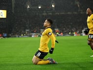 Soccer Football - Premier League - Wolverhampton Wanderers v Aston Villa - Molineux Stadium, Wolverhampton, Britain - February 27, 2026 Wolverhampton Wanderers' Joao Gomes celebrates scoring their first goal Action Images via Reuters/Andrew Boyers EDITORIAL USE ONLY. NO USE WITH UNAUTHORIZED AUDIO, VIDEO, DATA, FIXTURE LISTS, CLUB/LEAGUE LOGOS OR 'LIVE' SERVICES. ONLINE IN-MATCH USE LIMITED TO 120 IMAGES, NO VIDEO EMULATION. NO USE IN BETTING, GAMES OR SINGLE CLUB/LEAGUE/PLAYER PUBLICATIONS. PLEASE CONTACT YOUR ACCOUNT REPRESENTATIVE FOR FURTHER DETAILS..