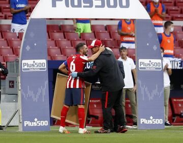 Antes de iniciar el partido se dio un homenaje al segundo entrenador del Atlético, en el club desde 2012 llegando a la vez que Simeone, en el que se le entregó una placa y se le dio un merecido aplauso por los presentes en el Wanda Metropolitano. 