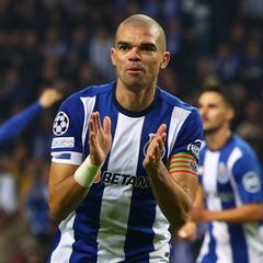 Pepe entra en la historia de la Champions con 40 años