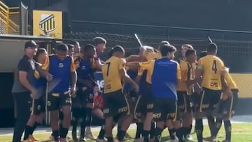 Otro chileno brilla en Brasil: le dio el triunfo a su equipo con este gol y se llenó de elogios