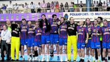 <b>CONTUNDENTES. </b>El Barcelona celebró el título ante su gran rival. Un primer golpe contundente.