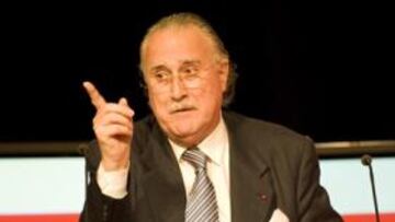 <b>DIRECTO. </b>Azkuna criticó a Florentino por no ceder su campo.