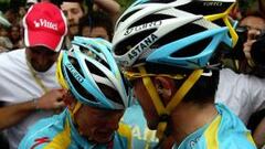 <b>CONTADOR LLORÓ CON VINOKOUROV</b> Contador buscó en la meta a Vinokourov para abrazarle y felicitarle. Le he dicho unas cosas que no quiero desvelar ahora, comentó el español. Contador no dudó en mostrar sus lágrimas después de las últimas 24 horas vividas en las que la tensión en el seno del equipo Astaná había crecido. El ambiente es ahora perfecto en el momento que llegan los Pirineos más decisivos.