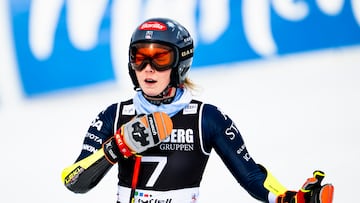 Hafjell (Norway), 25/03/2026.- Mikaela Shiffrin of USA celebrates in the finish area during the Women's Giant Slalom at the FIS Alpine Skiing World Cup stop in Hafjell near Lillehammer, Norway, 25 March 2026. (Noruega) EFE/EPA/JEAN-CHRISTOPHE BOTT