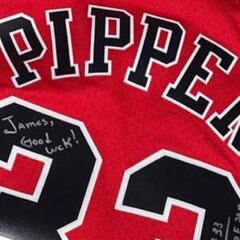 James presume del "regalazo" de Shannon de Lima