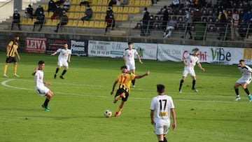 Imagen del partido entre el San Roque de Lepe y el Pozoblanco