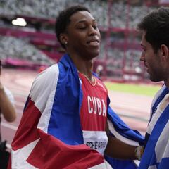 Juan Miguel Echevarría y Maykel Massó ganan medallas en salto de longitud para Cuba