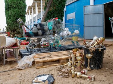 Trabajos de limpieza de los interiores del estadio. 
